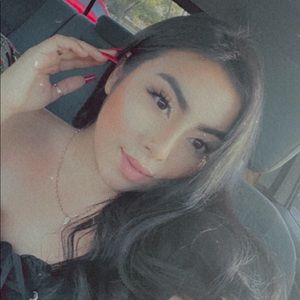 Meet your Posher, Alejandra